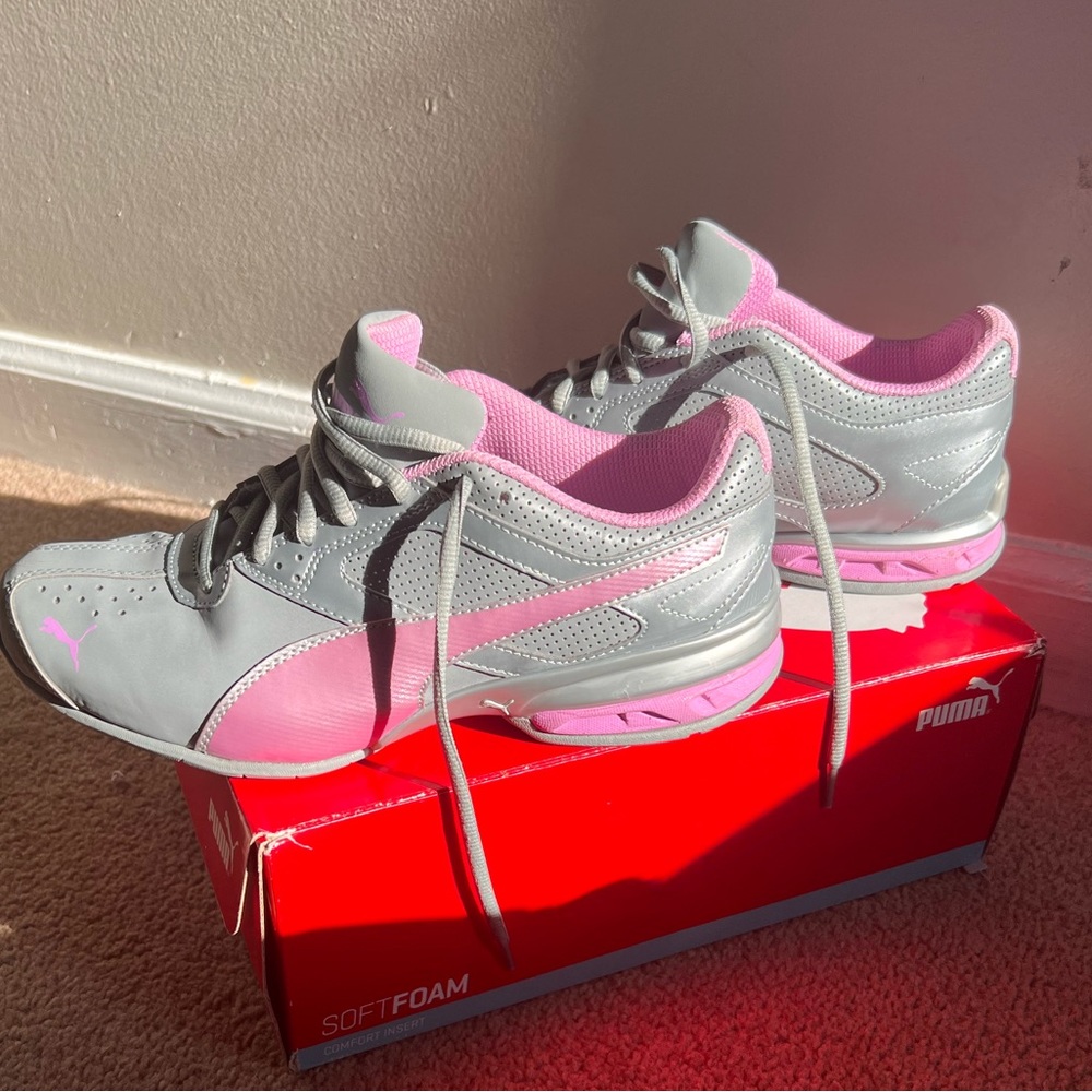Women’s size 8 puma shoes